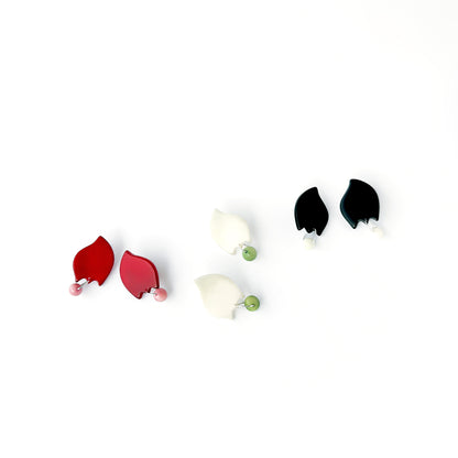 Delicate tulip shaped dangling earrings